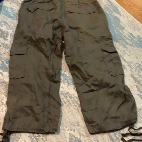 Banana Republic cargo capris - Picture 4 of 5